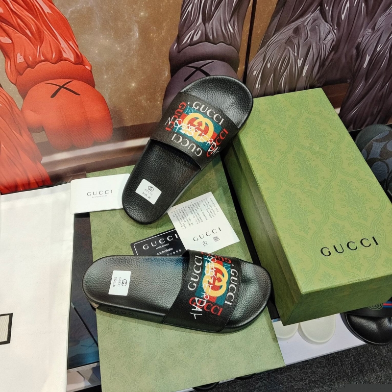 G*u*i slippers